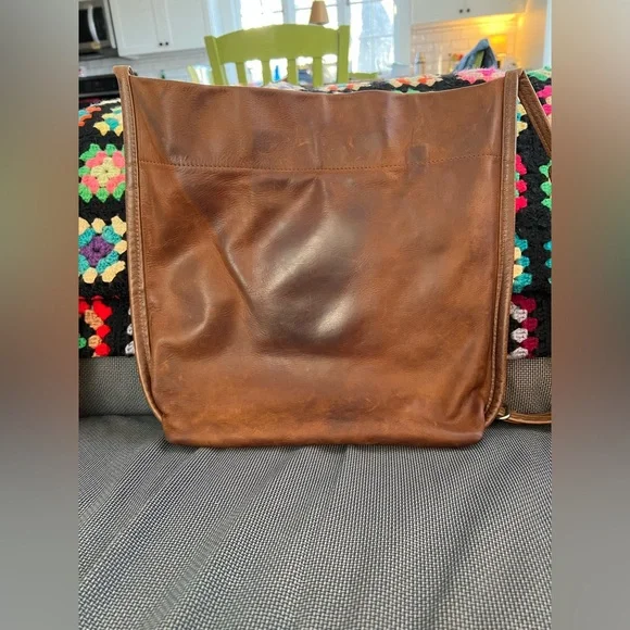 Rough & Tumble Camden Crossbody—rustic pecan - Picture 5 of 10